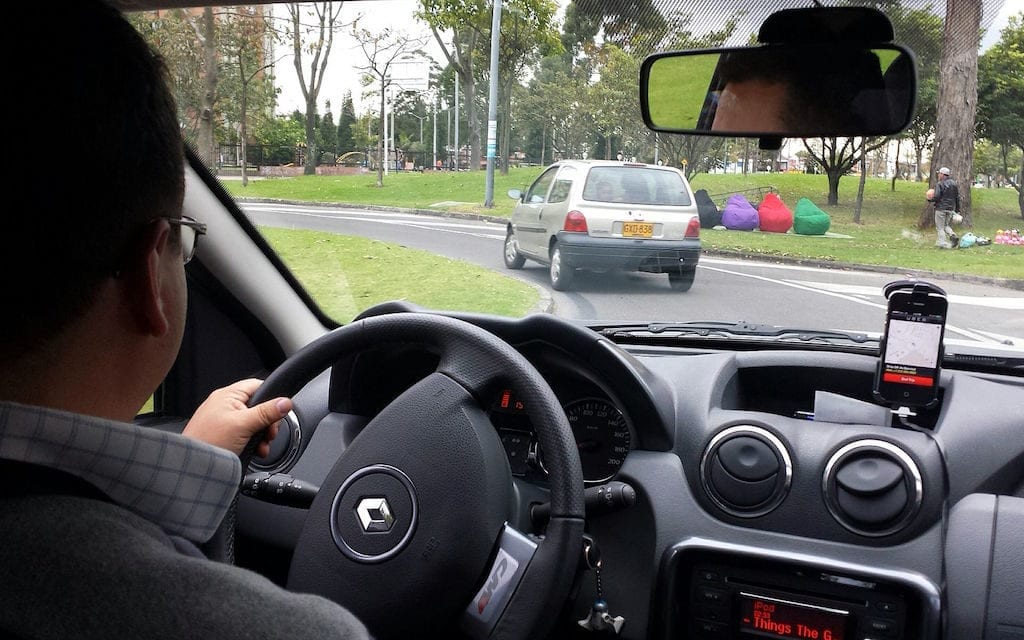 Fotografía de conductor personal en su automóvil